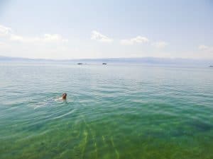 オフリド湖で泳ぐ